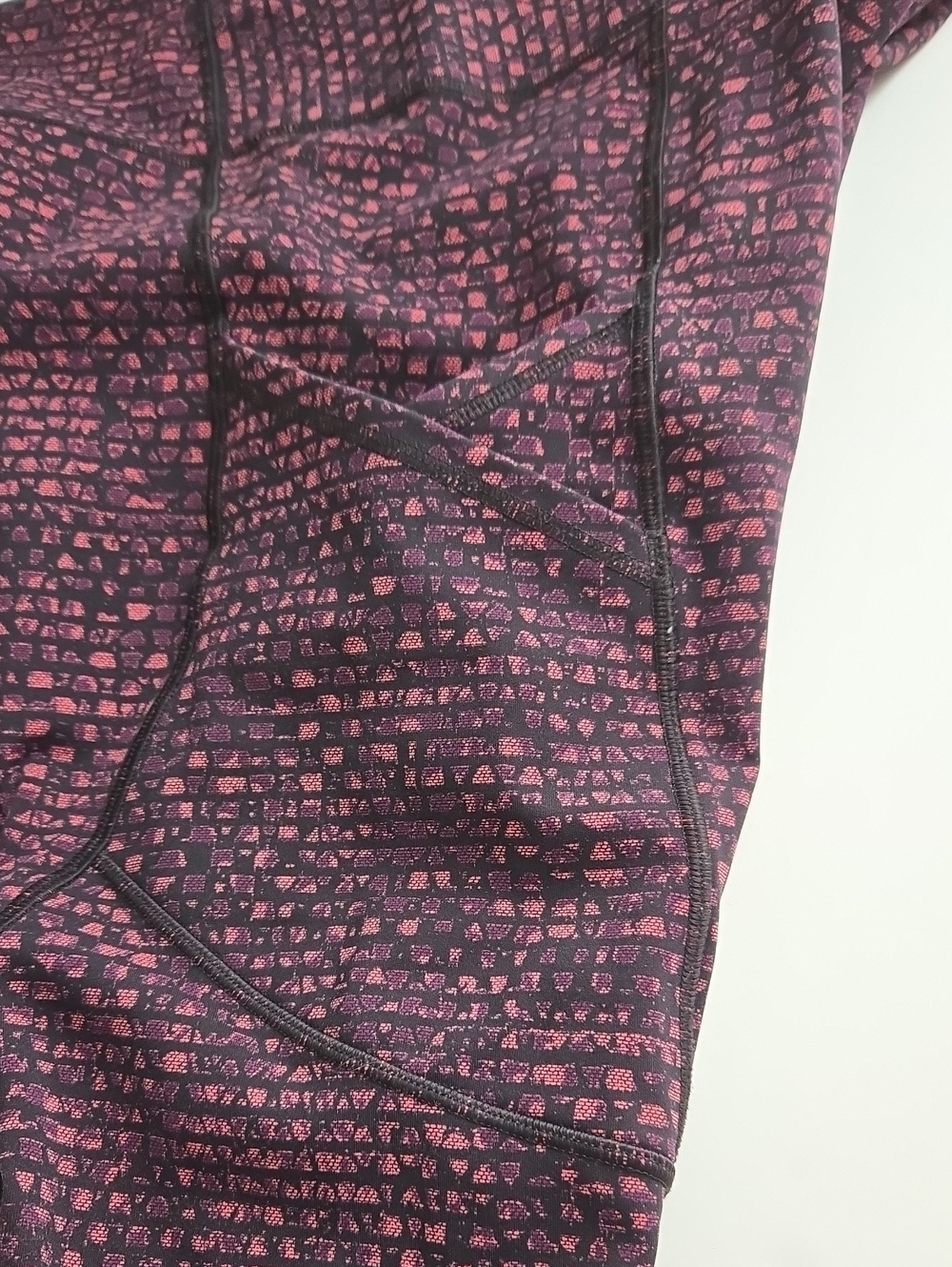 Lululemon Cropped Athletic Leggings Purple Pattern Coral Lining Size Tag Removed - Picture 13 of 16